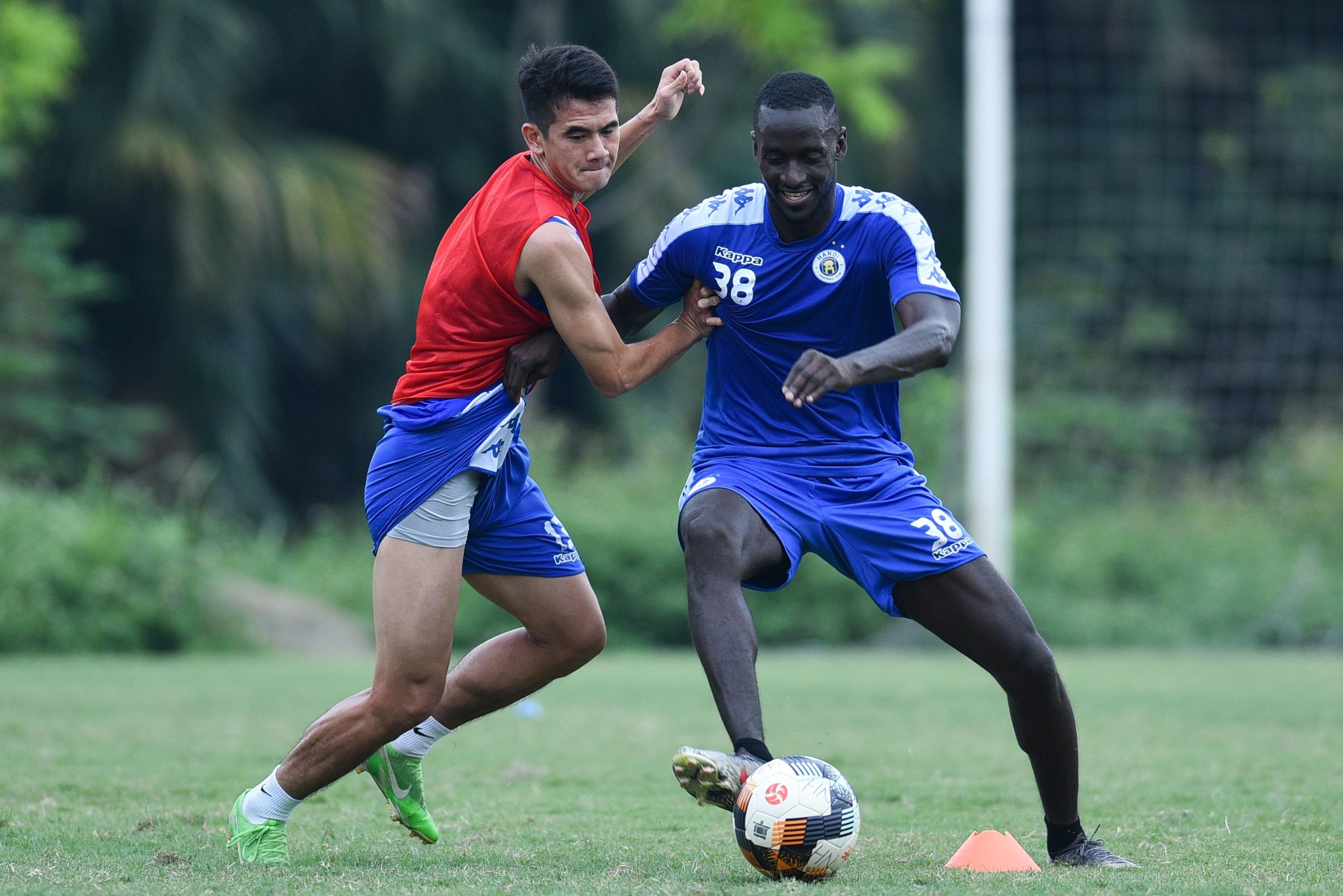 V.League 2019,  CLB Ha Noi,  Quang Hai,  Dinh Trong,  bang xep hang anh 5