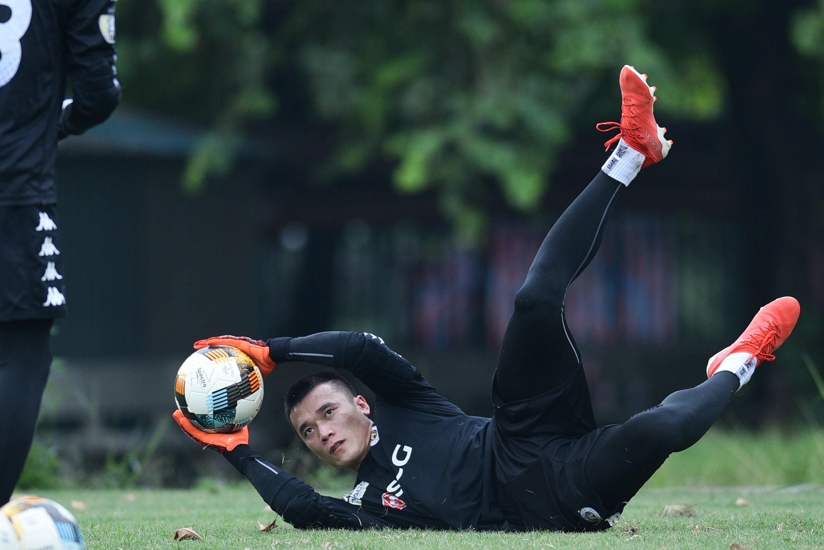 V.League 2019,  CLB Ha Noi,  Quang Hai,  Dinh Trong,  bang xep hang anh 6