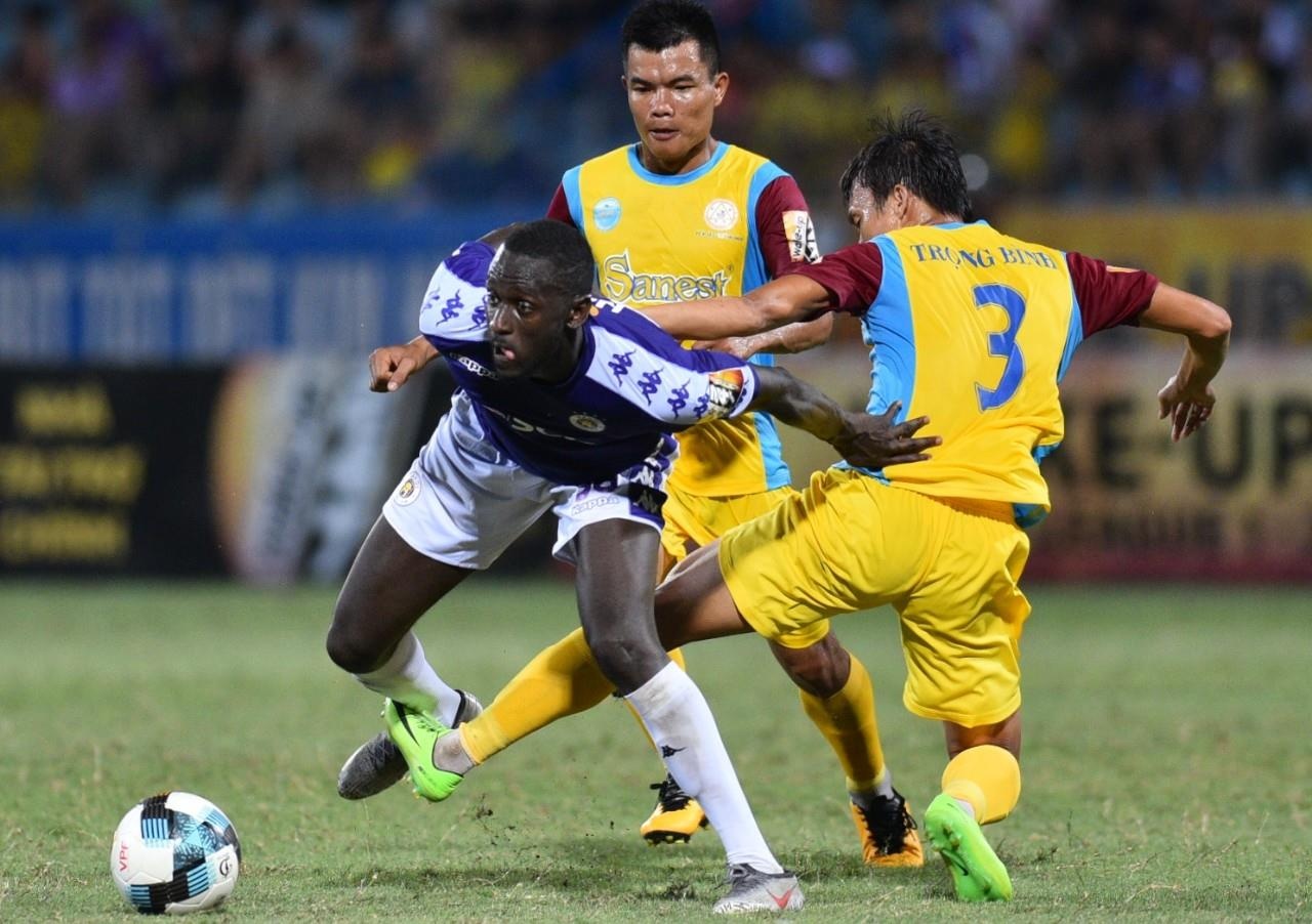 CLB Hà Nội, Hà Nội vs Khánh Hòa, trọng tài, HLV Chu Đình Nghiêm, Quang Hải ảnh 2 CLB Ha Noi, Ha Noi vs Khanh Hoa, trong tai, HLV Chu Dinh Nghiem, Quang Hai anh 2