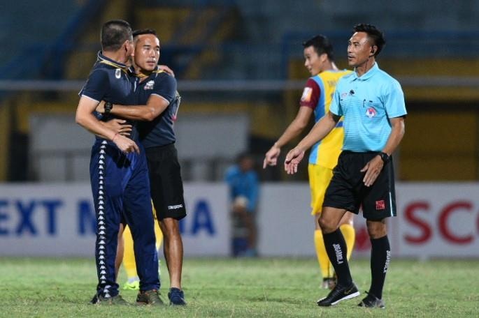 CLB Hà Nội, Hà Nội vs Khánh Hòa, trọng tài, HLV Chu Đình Nghiêm, Quang Hải ảnh 1 CLB Ha Noi, Ha Noi vs Khanh Hoa, trong tai, HLV Chu Dinh Nghiem, Quang Hai anh 1