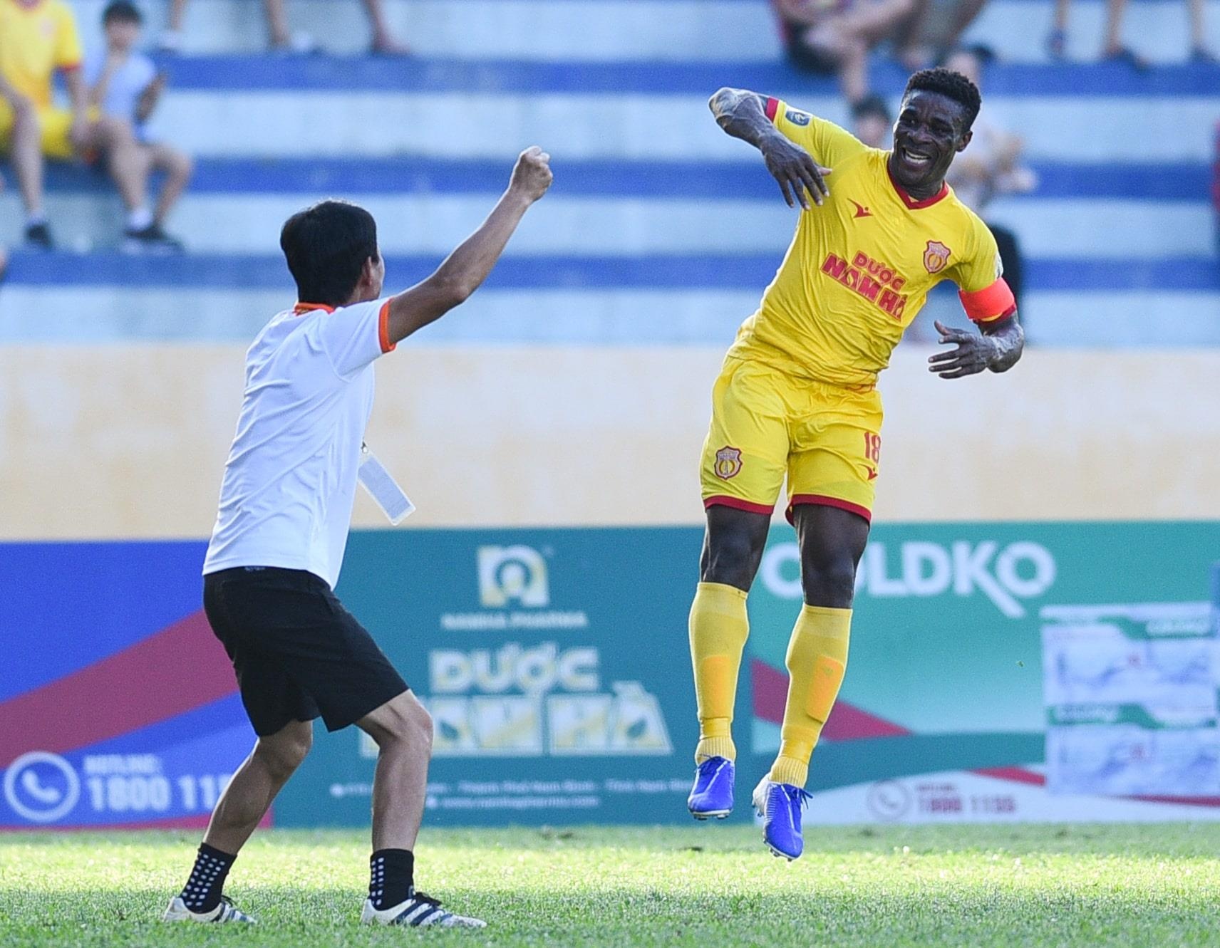 Trong Hoang,  CLB Viettel,  Nam Dinh vs Viettel,  V.League 2019 anh 3