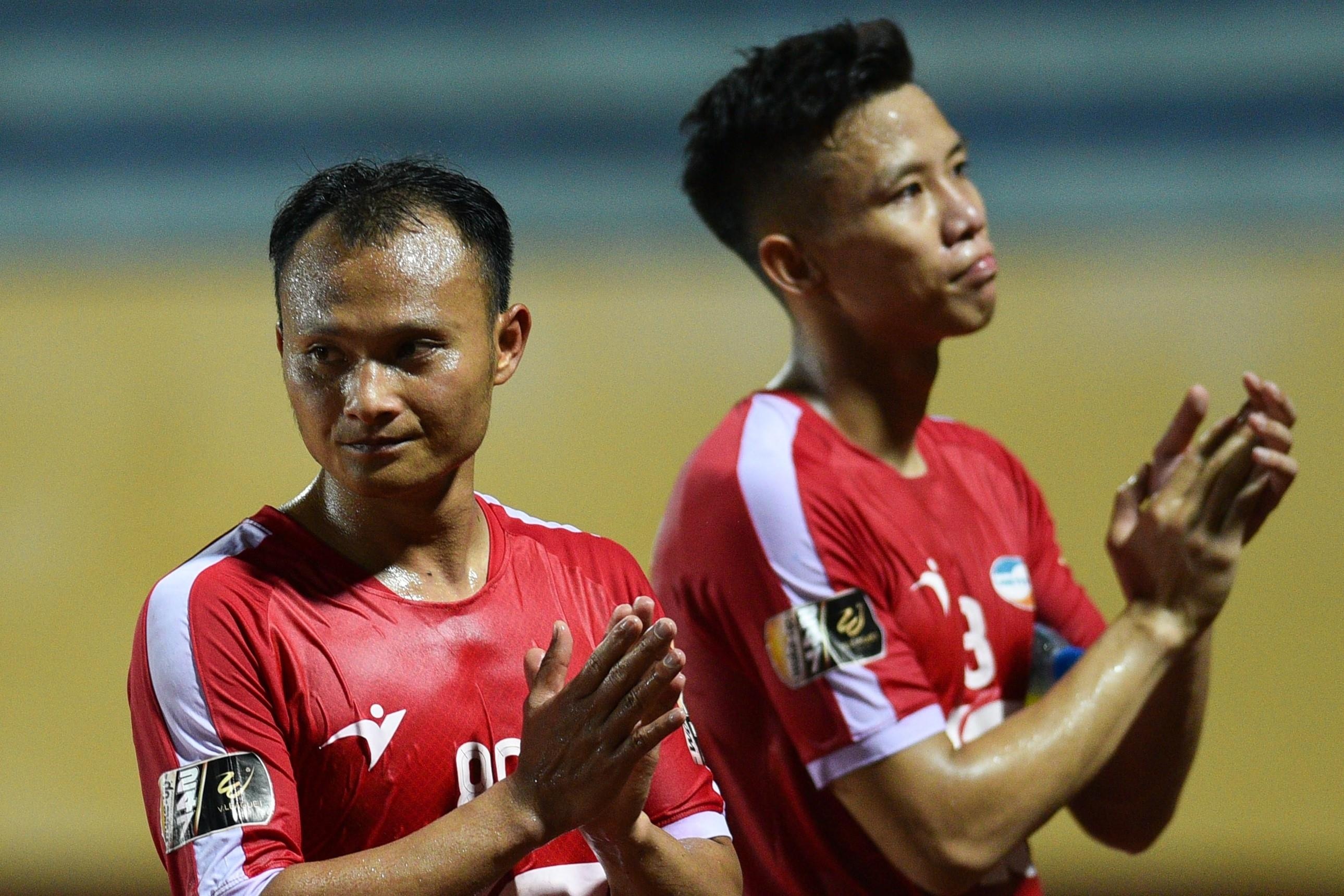 Trong Hoang noi cau voi doi thu sau pha nem bien tranh cai hinh anh