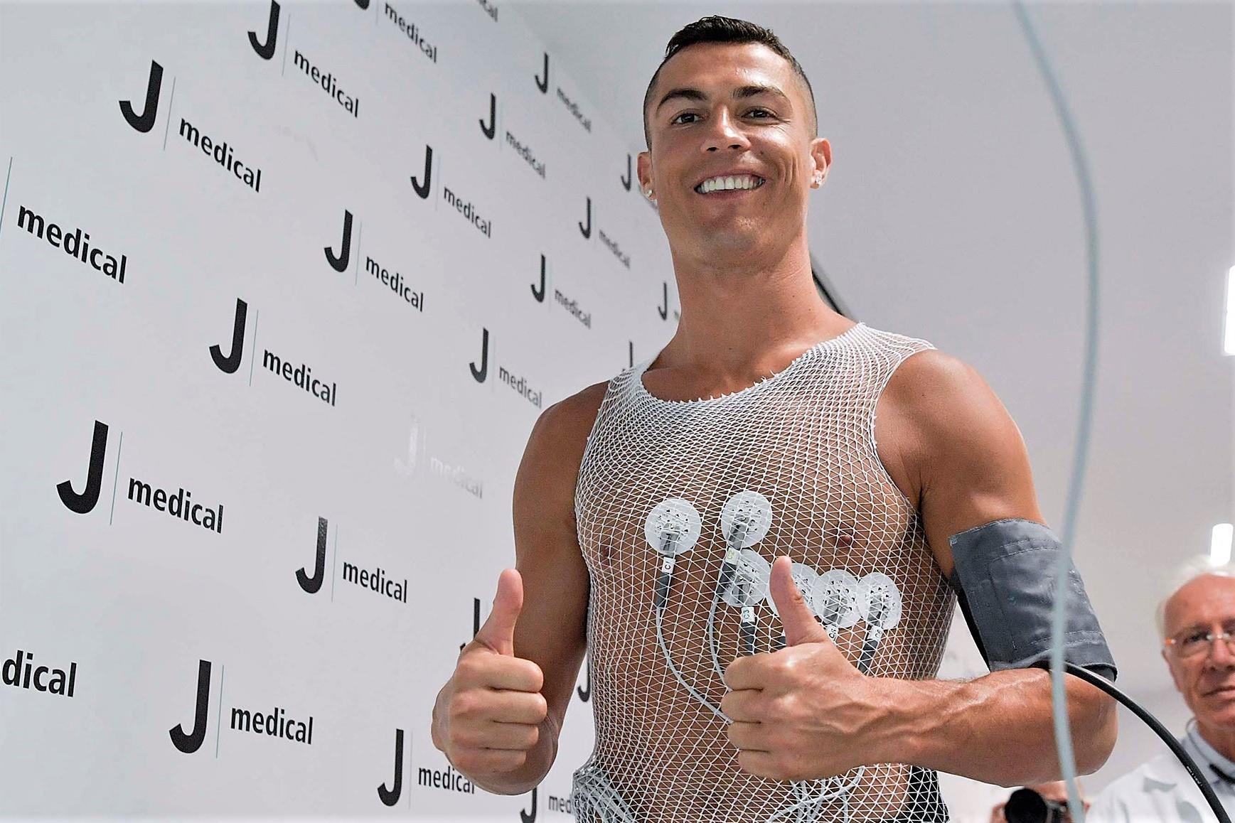Ronaldo banh bao trong ngay tro lai Juventus hinh anh