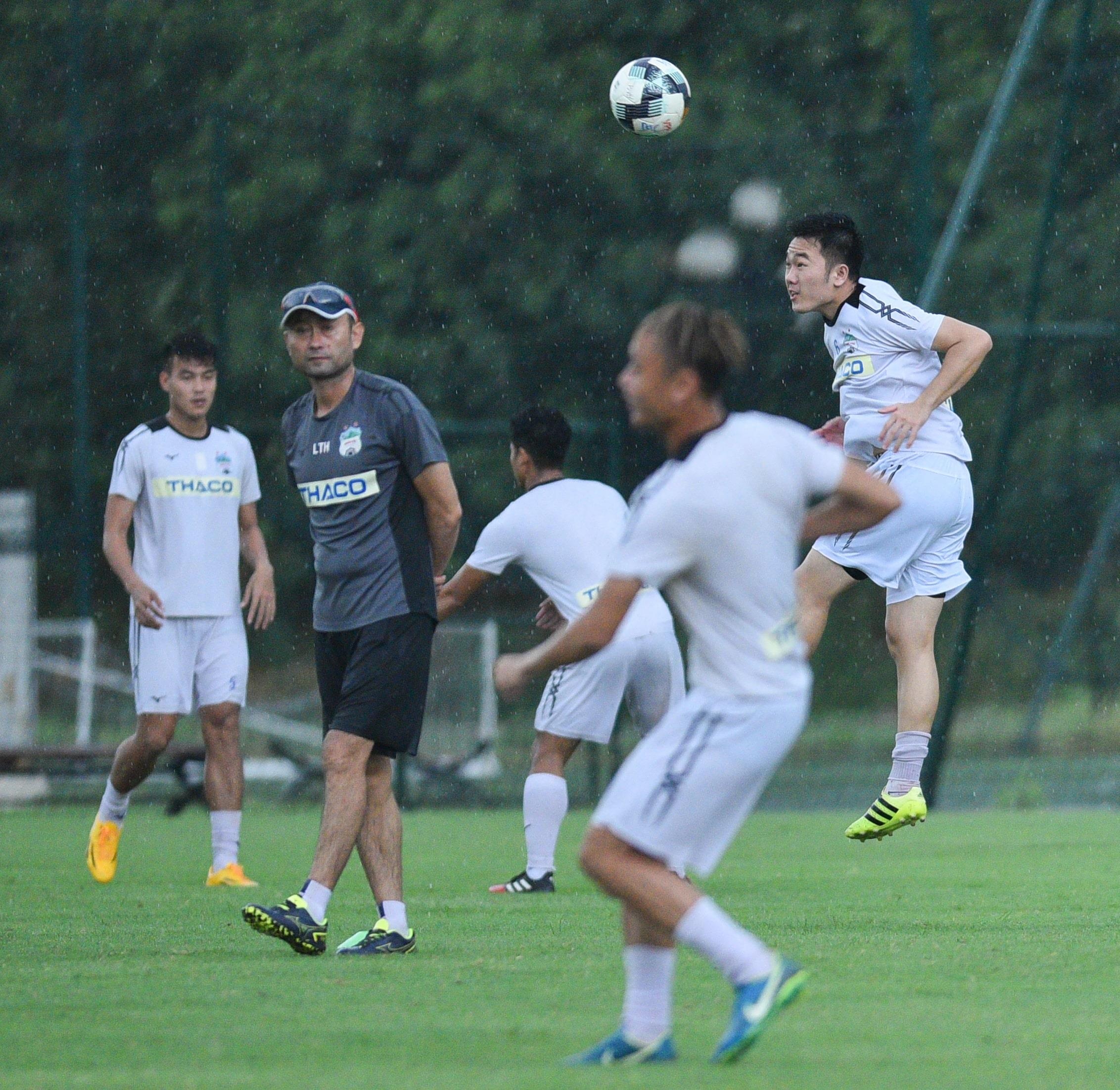Xuan Truong,  HAGL vs Ha Noi,  Chu Dinh Nghiem anh 3