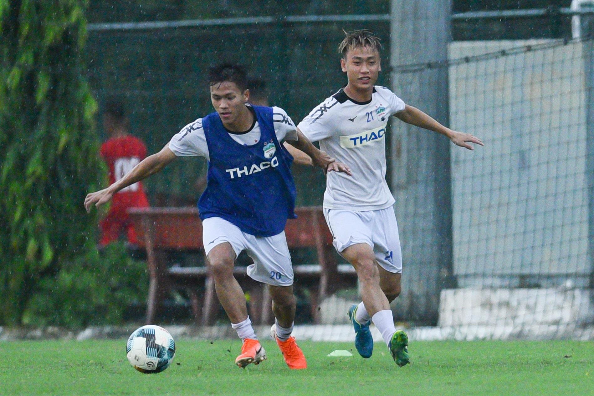 Xuan Truong,  HAGL vs Ha Noi,  Chu Dinh Nghiem anh 4