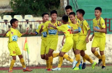 U13 SLNA len ngoi vo dich giai Thieu nien toan quoc hinh anh