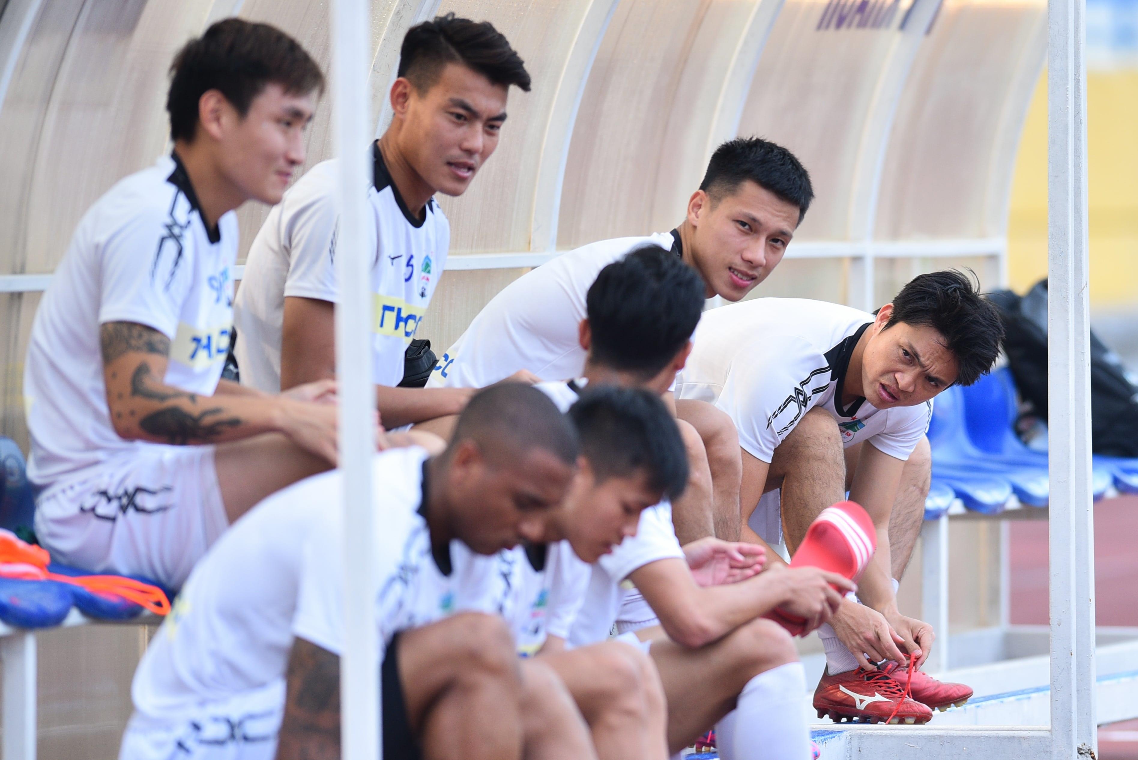 Ha Noi vs HAGL,  Tuan Anh Xuan Truong,  Tuan Anh chan thuong,  bau Duc da cho vui anh 1