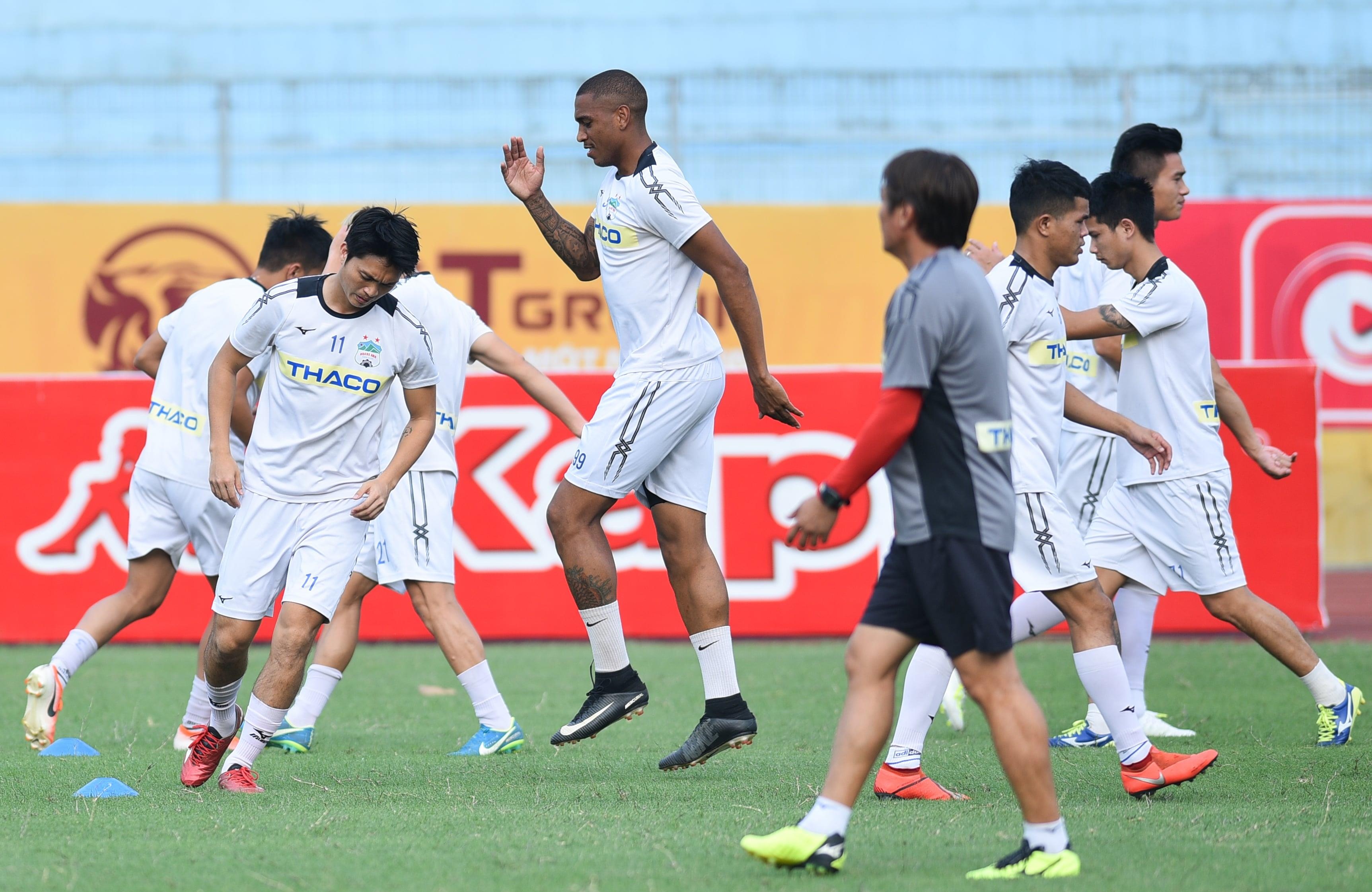 Ha Noi vs HAGL,  Tuan Anh Xuan Truong,  Tuan Anh chan thuong,  bau Duc da cho vui anh 3