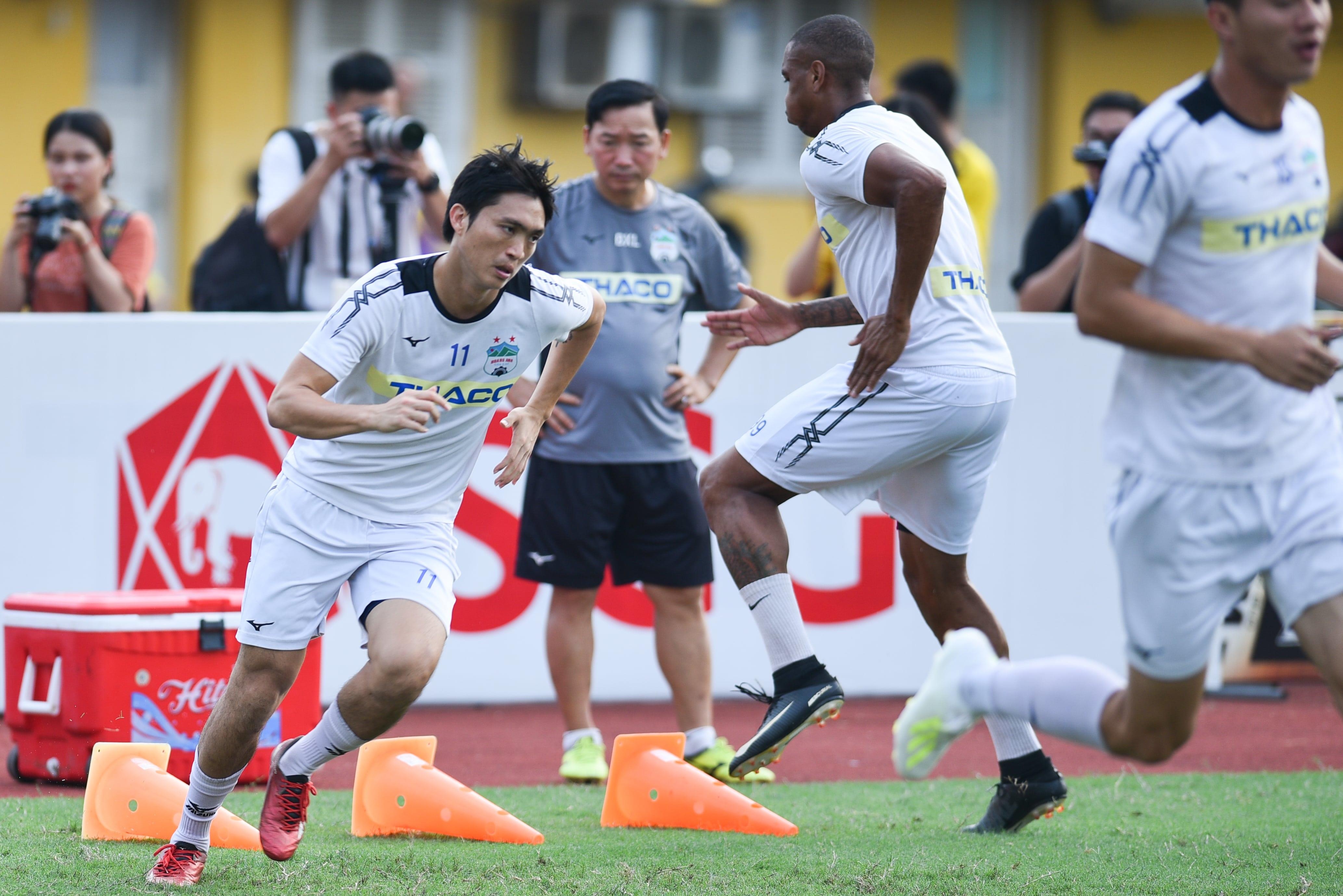 Ha Noi vs HAGL,  Tuan Anh Xuan Truong,  Tuan Anh chan thuong,  bau Duc da cho vui anh 5