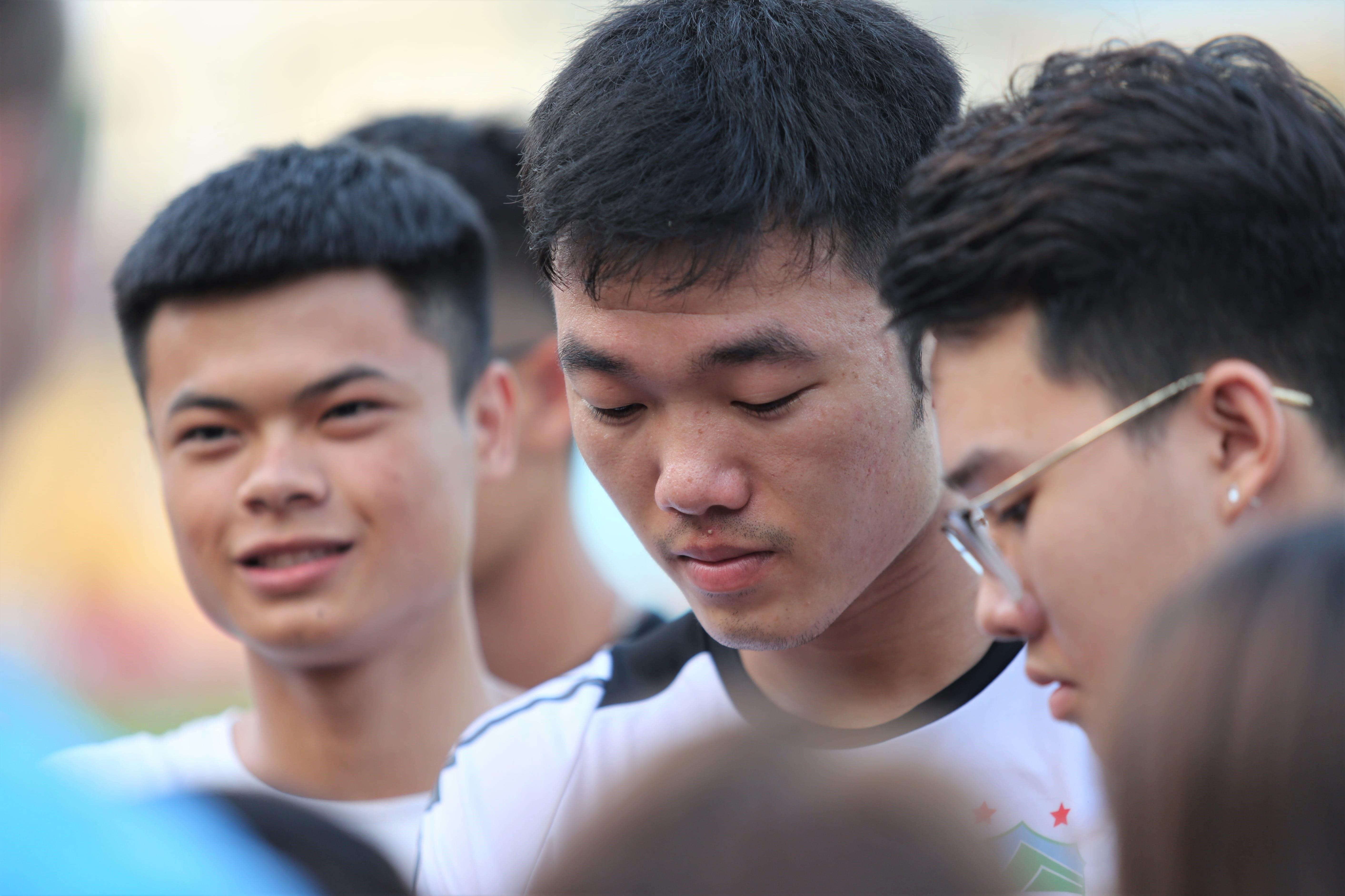 CDV vay kin Xuan Truong sau buoi tap cua HAGL hinh anh