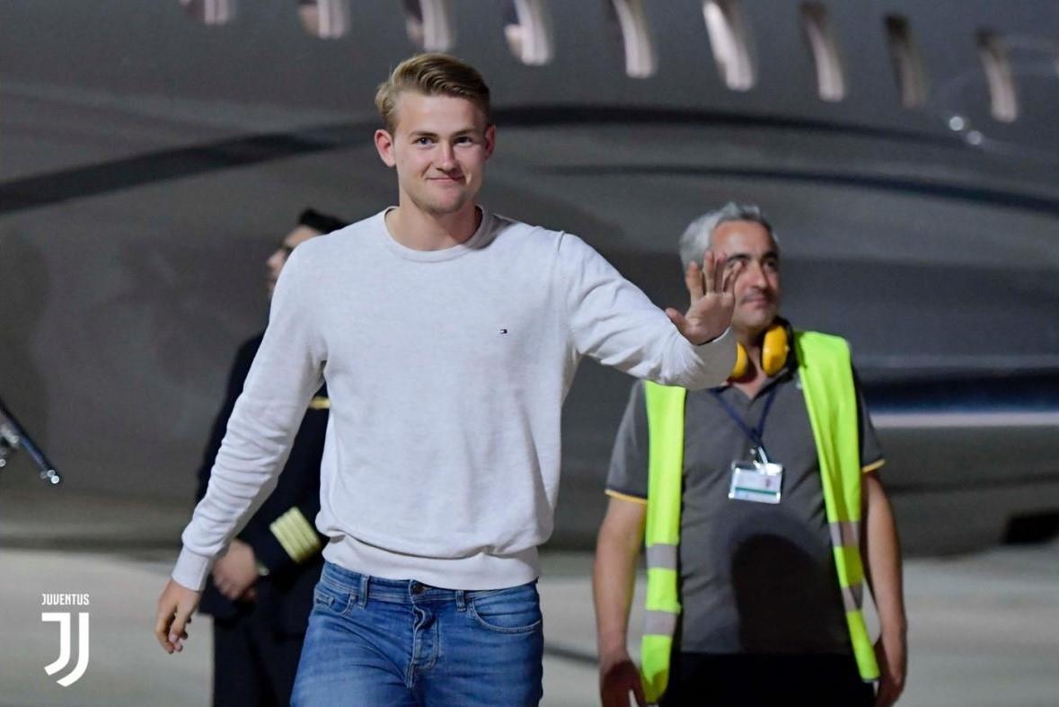 De Ligt den Juventus,  Juventus mua De Ligt,  Ronaldo Juventus,  chuyen nhuong anh 3