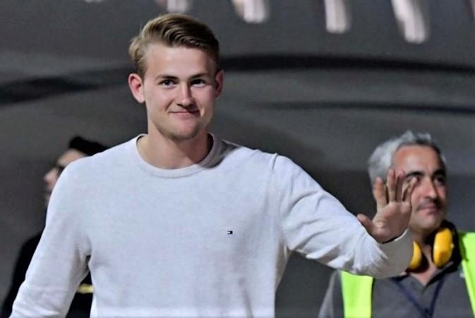 De Ligt gui loi chao den co dong vien Juventus hinh anh