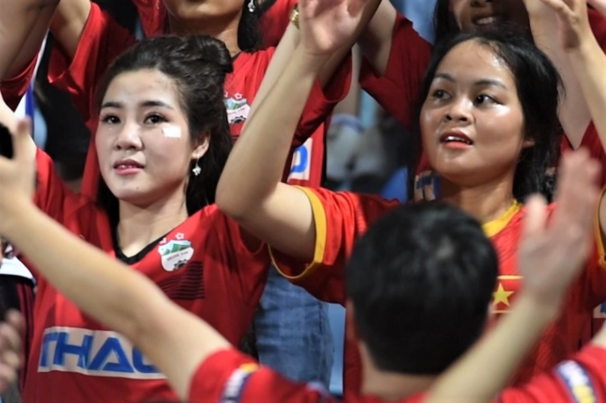 CDV phan doi man trinh dien te hai cua HAGL tai V.League hinh anh