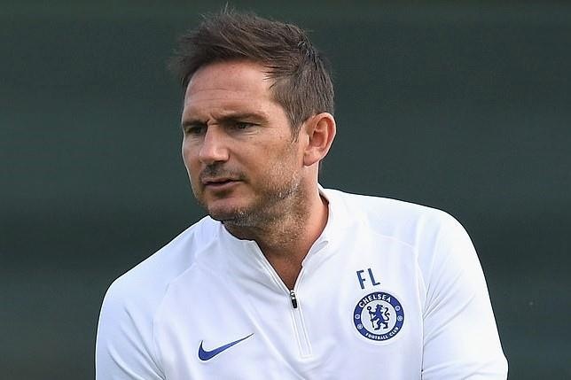Lampard chay bo 9 km de lam guong cho hoc tro hinh anh