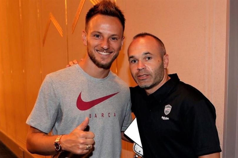 Iniesta hoi ngo dong doi cu o Barca truoc tran dau tai Nhat hinh anh