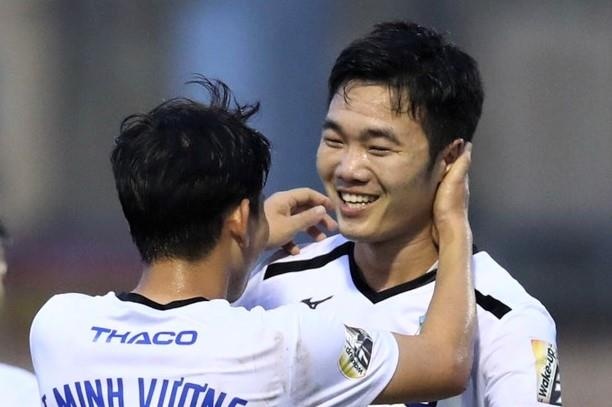 Xuan Truong nhan 'mua' loi chuc sau ban thang vao luoi CLB Thanh Hoa hinh anh