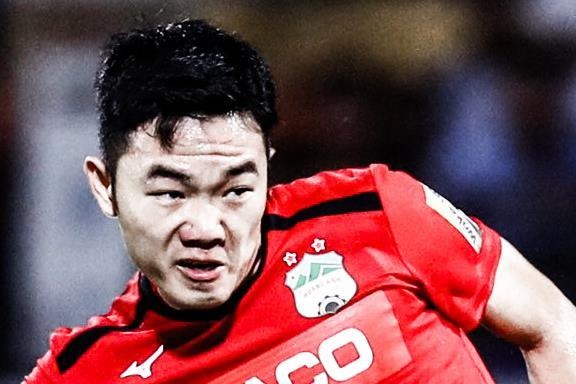 Nhung pha sut phat thanh ban dep mat cua Xuan Truong hinh anh