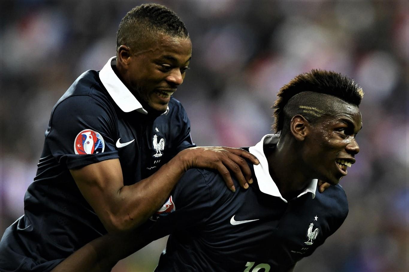 Pogba chia se ky niem dep ngay Evra giai nghe hinh anh