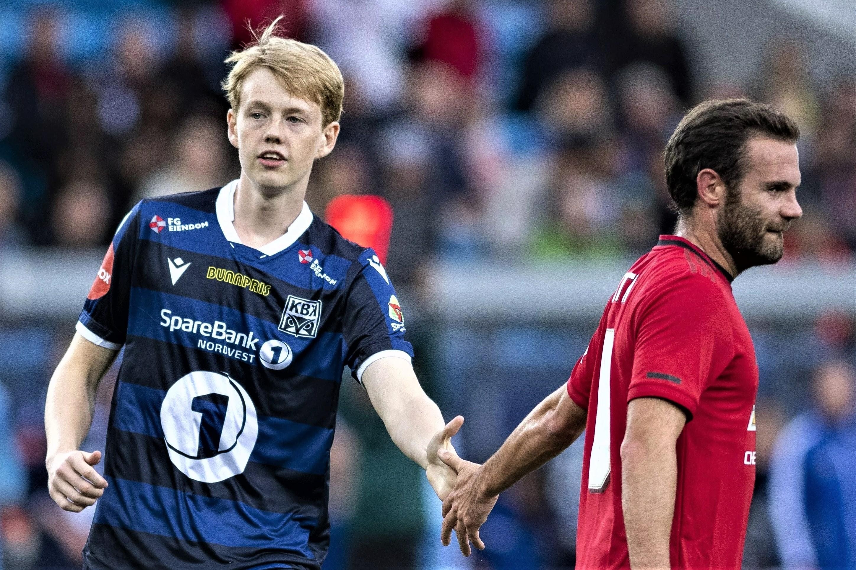 Khoanh khac con trai HLV Solskjaer vao san doi dau Man Utd hinh anh