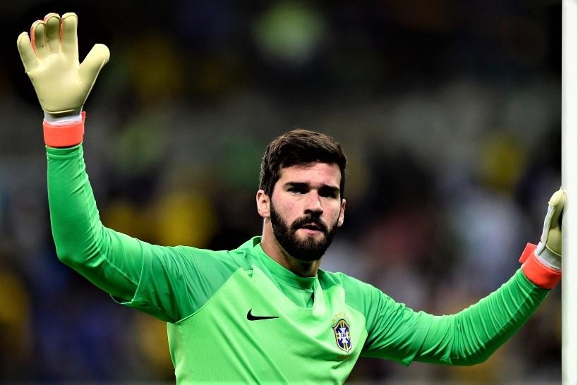 Alisson mac sai lam ngo ngan trong chien thang cua Liverpool hinh anh