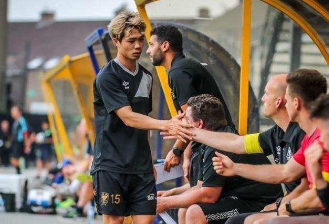 Khoanh khac Cong Phuong lan dau ra san tai troi Au hinh anh