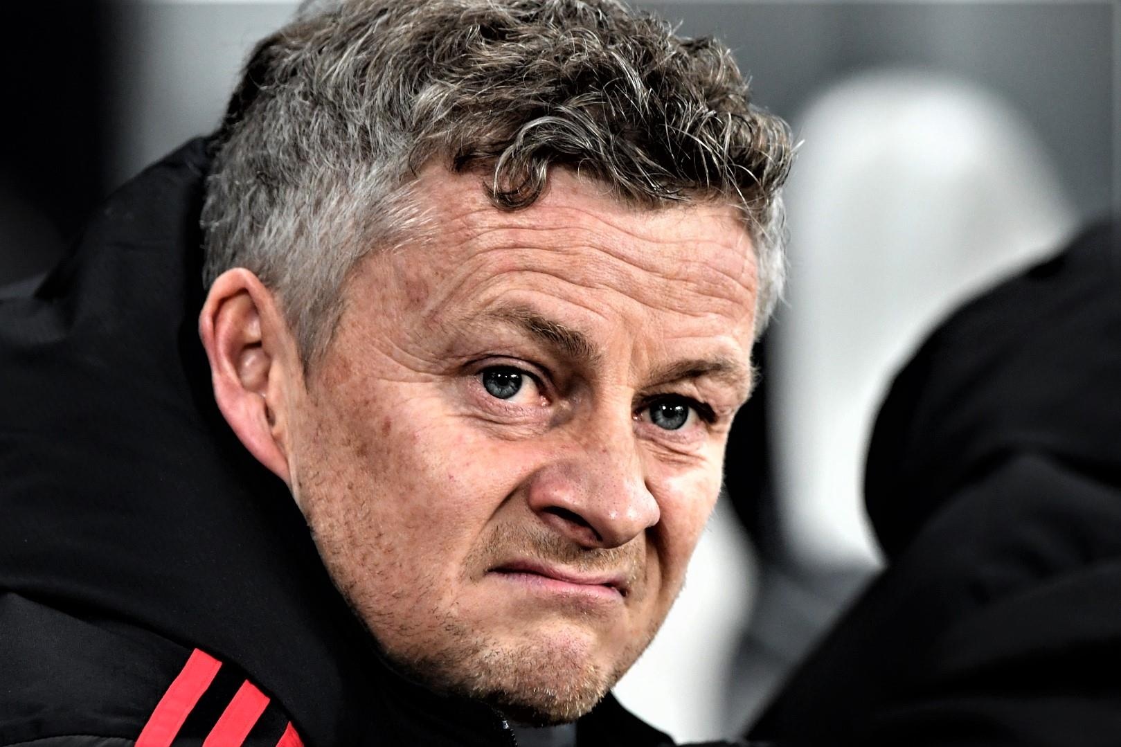 MU kem Chelsea ve do chiu chi tren thi truong chuyen nhuong hinh anh