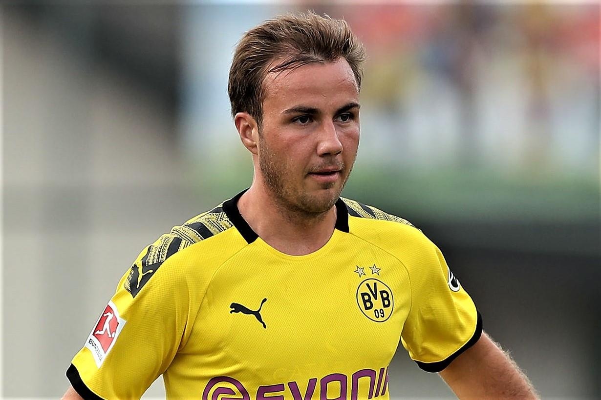 Mario Goetze lap cu dup trong chien thang 4-0 cua Dortmund hinh anh