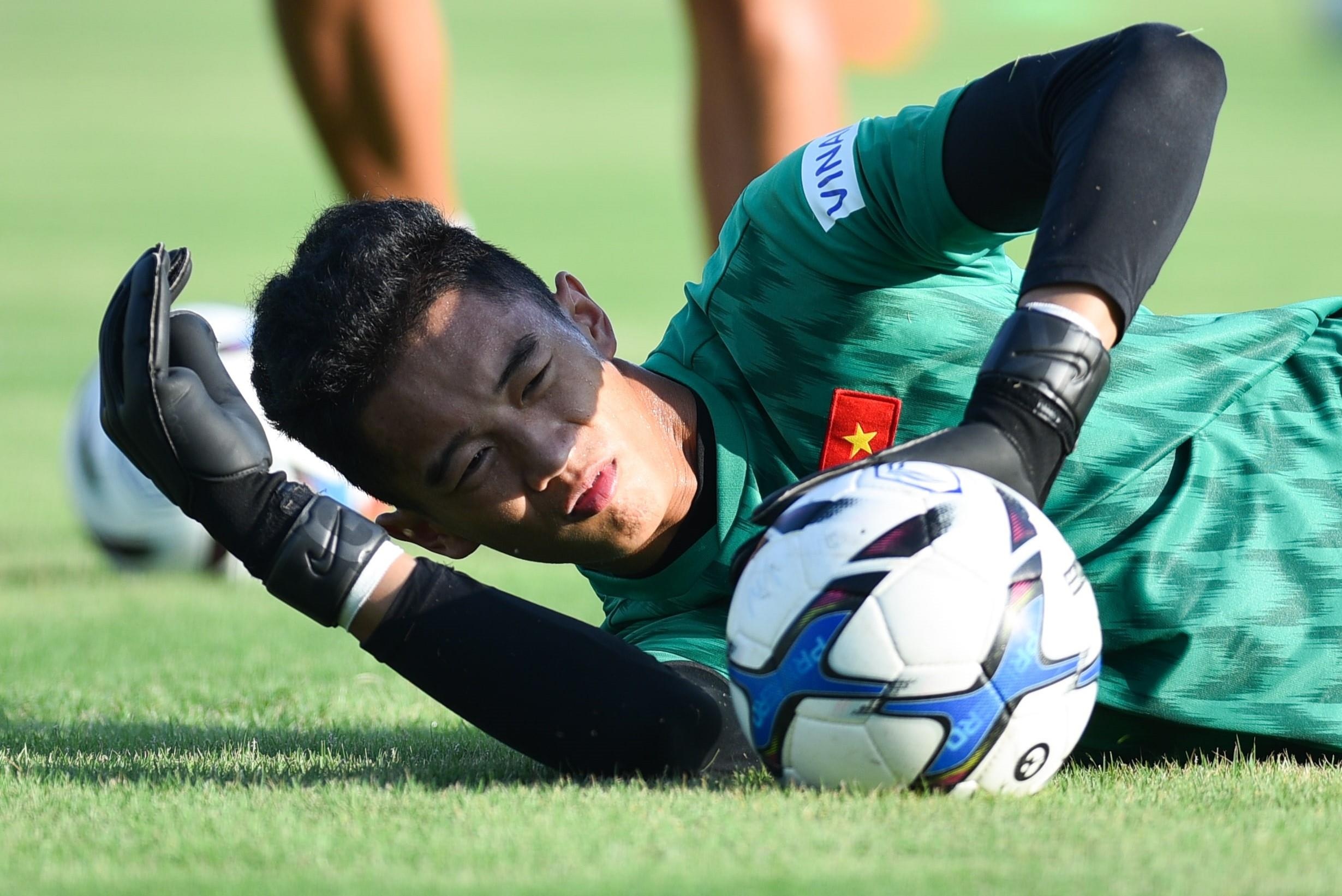 Thu mon cao 1,93 m gay an tuong o buoi tap cua U23 Viet Nam hinh anh