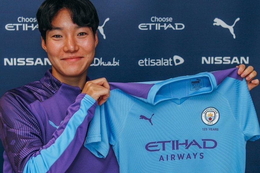 Nu cau thu Man City gay sot khi the hien hit cua BTS hinh anh