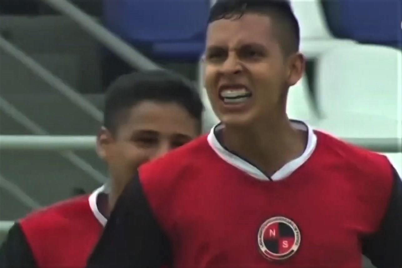 Cau thu Colombia duoc so sanh voi Messi sau pha solo ghi ban hinh anh