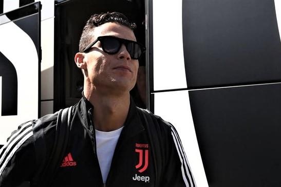 Ronaldo bi to phot lo co dong vien sau be boi o Han Quoc hinh anh