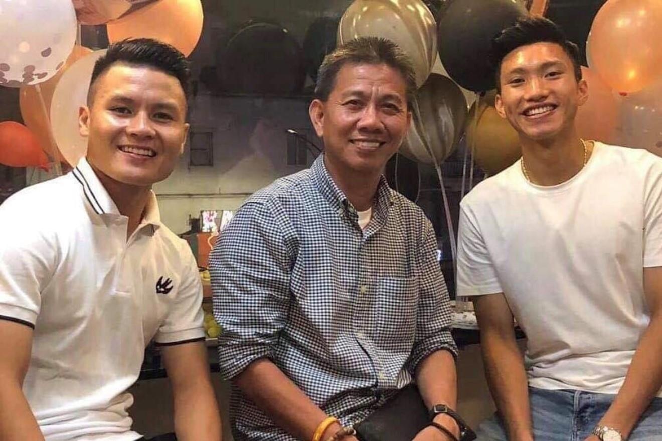 Quang Hai dong vien HLV Hoang Anh Tuan sau that bai cua U18 Viet Nam hinh anh