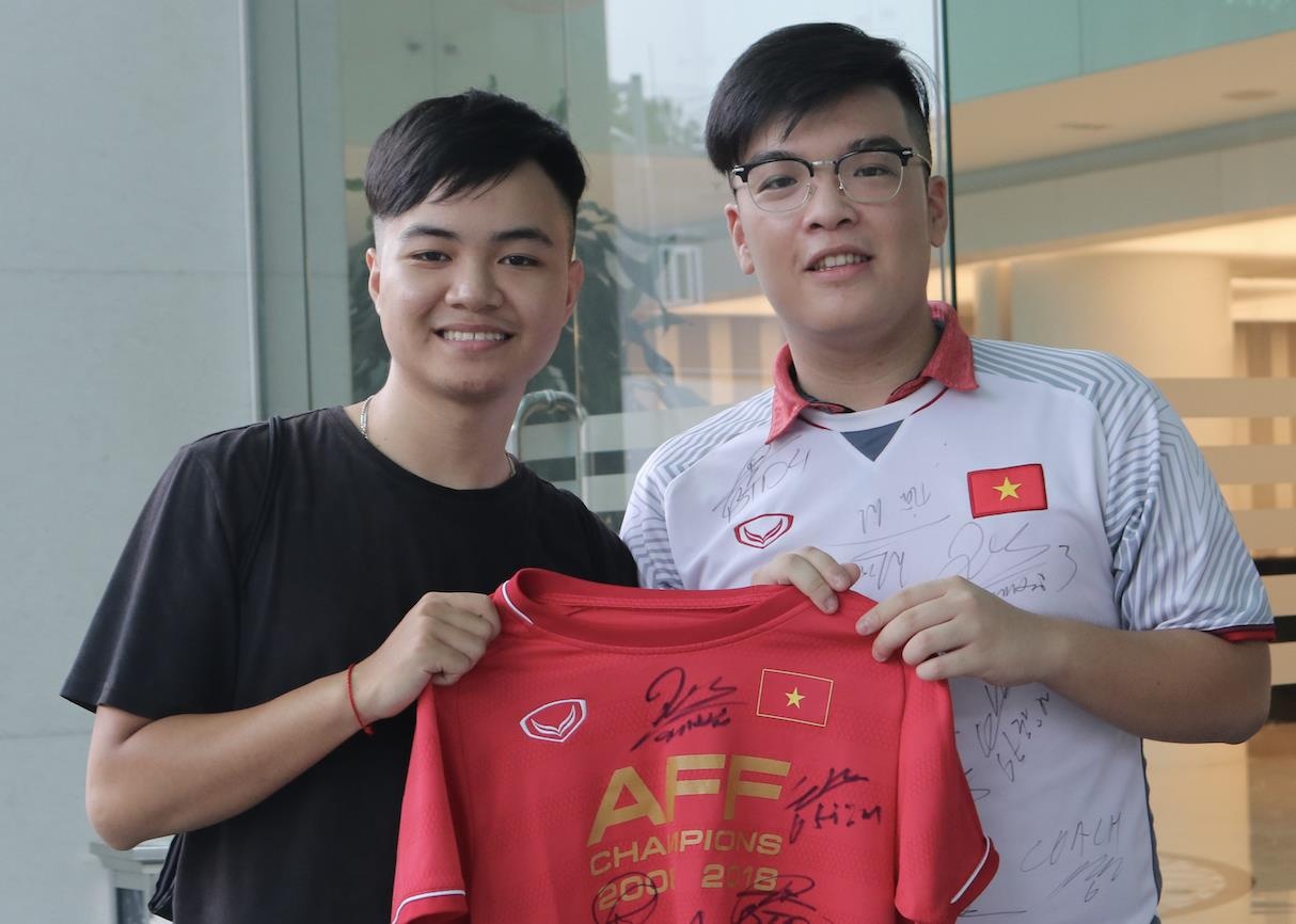 CDV doi 4 tieng de xin chu ky Xuan Truong cung dong doi hinh anh