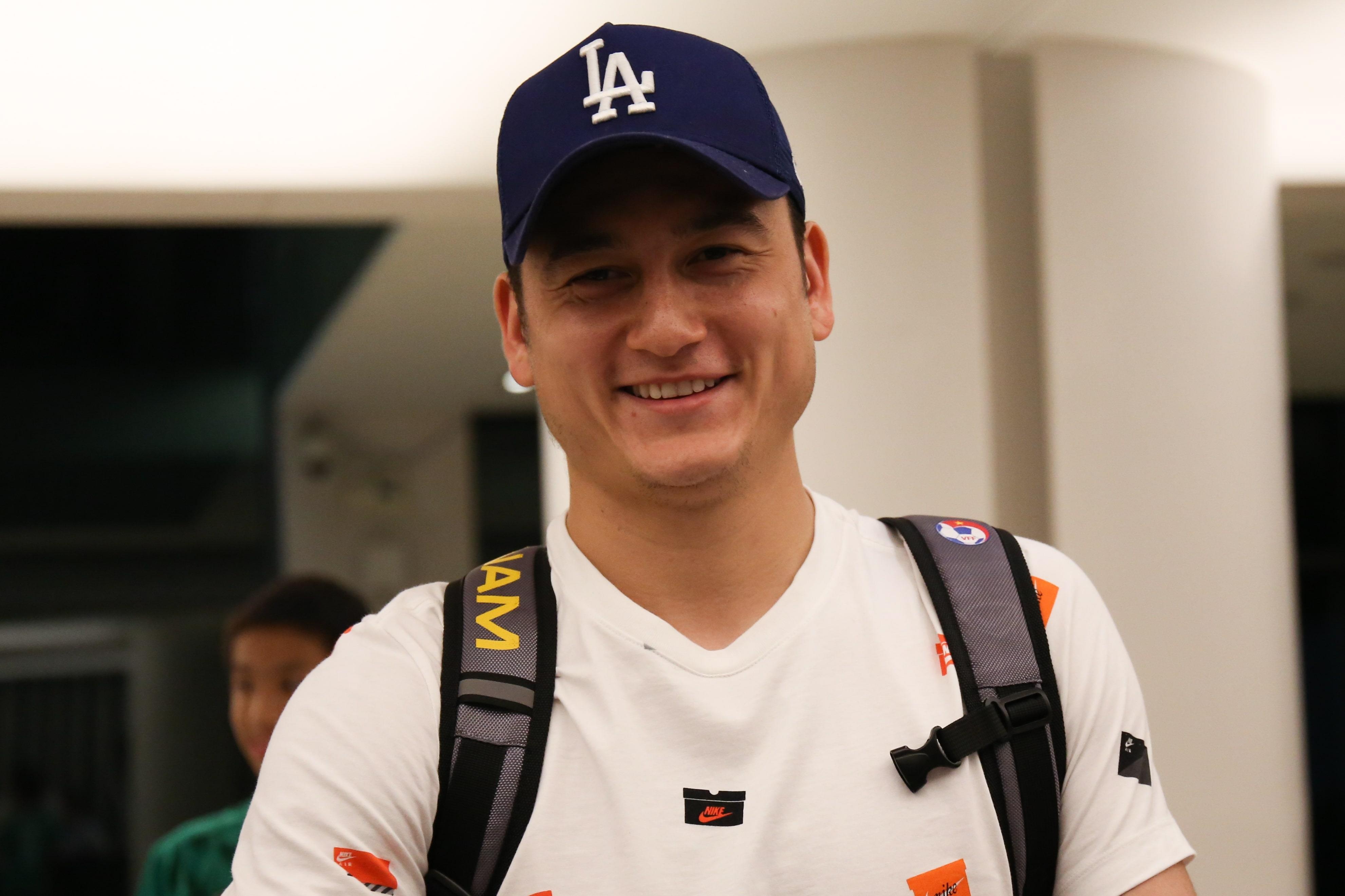 Van Lam hoi quan vao nua dem vi su co may bay hinh anh