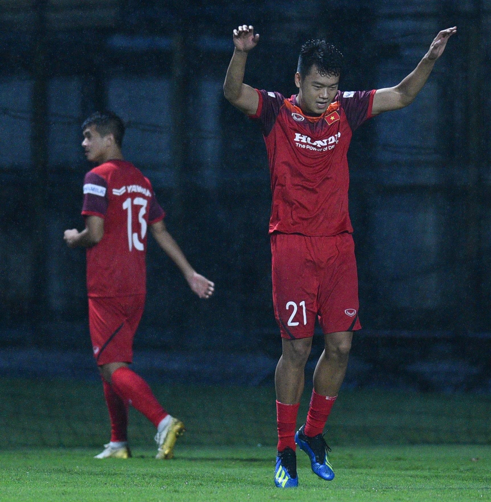 Quang Hai vang mat anh 3