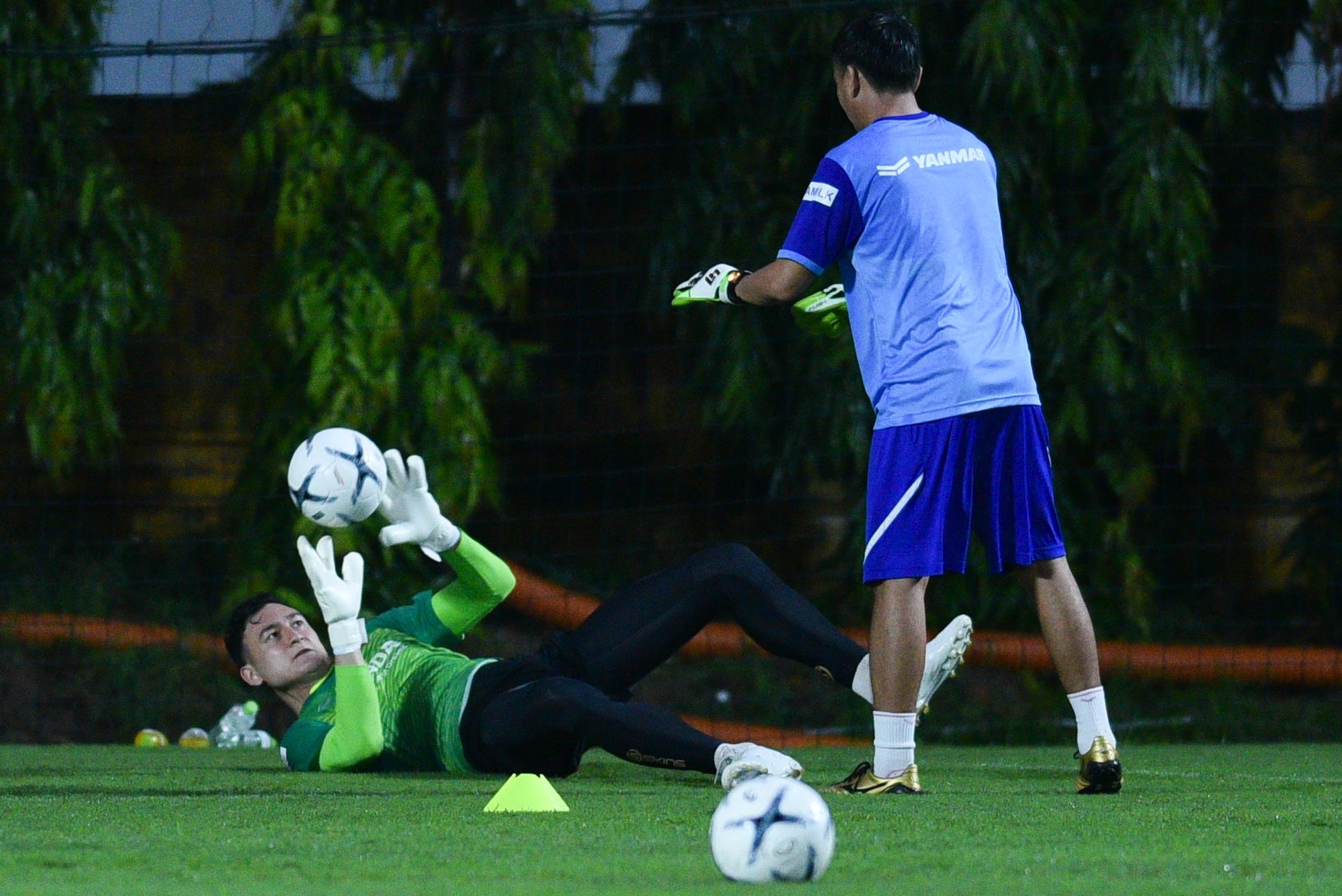 Quang Hai vang mat anh 8