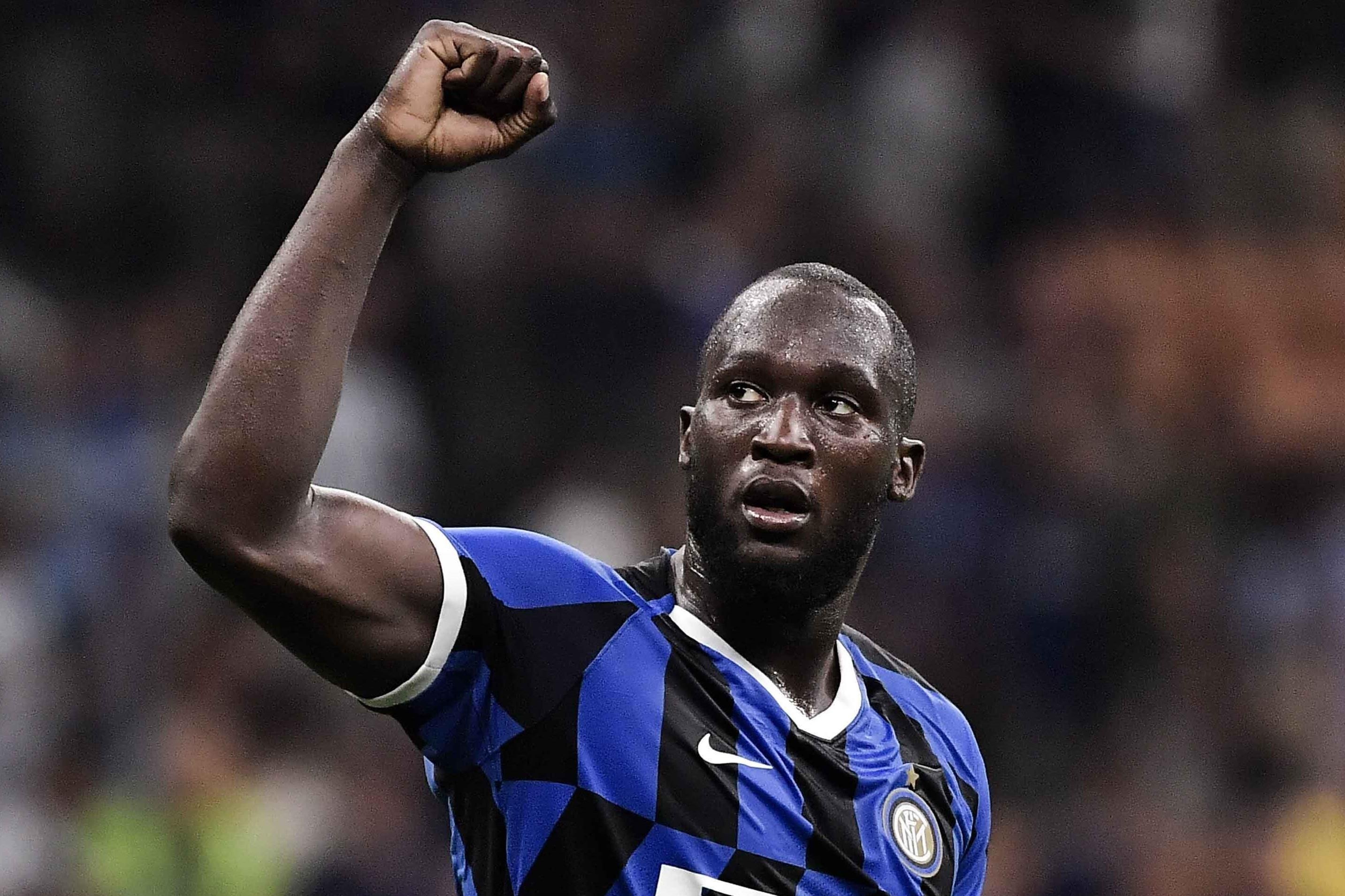 Lukaku chi trich Neville ngay sau khi roi Man Utd hinh anh