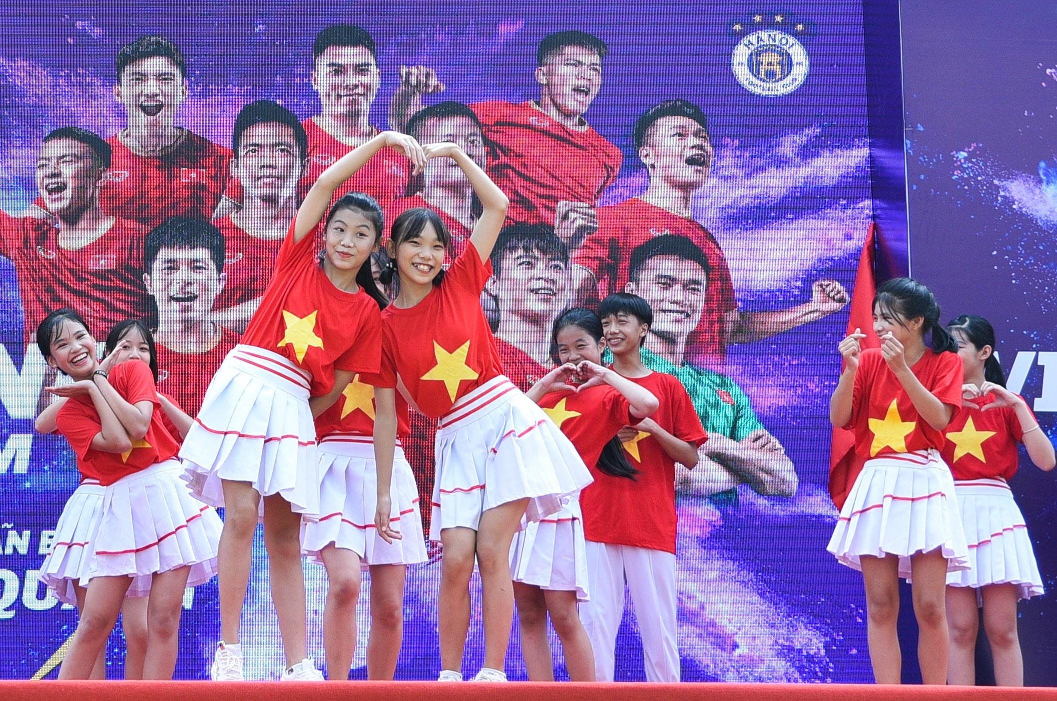 Van Hau sang Ha Lan anh 3