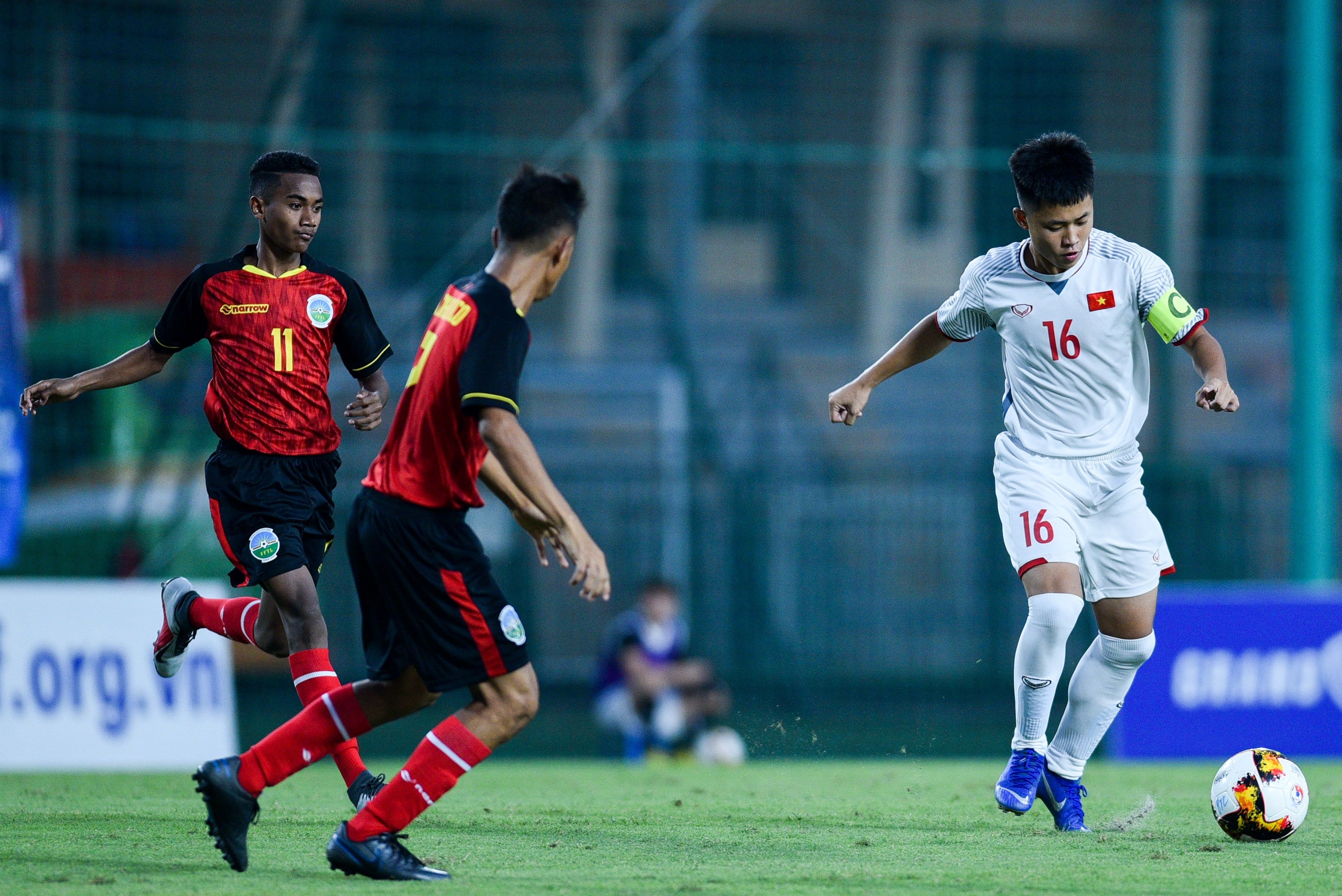 U16 Viet Nam thang tran ra quan anh 2