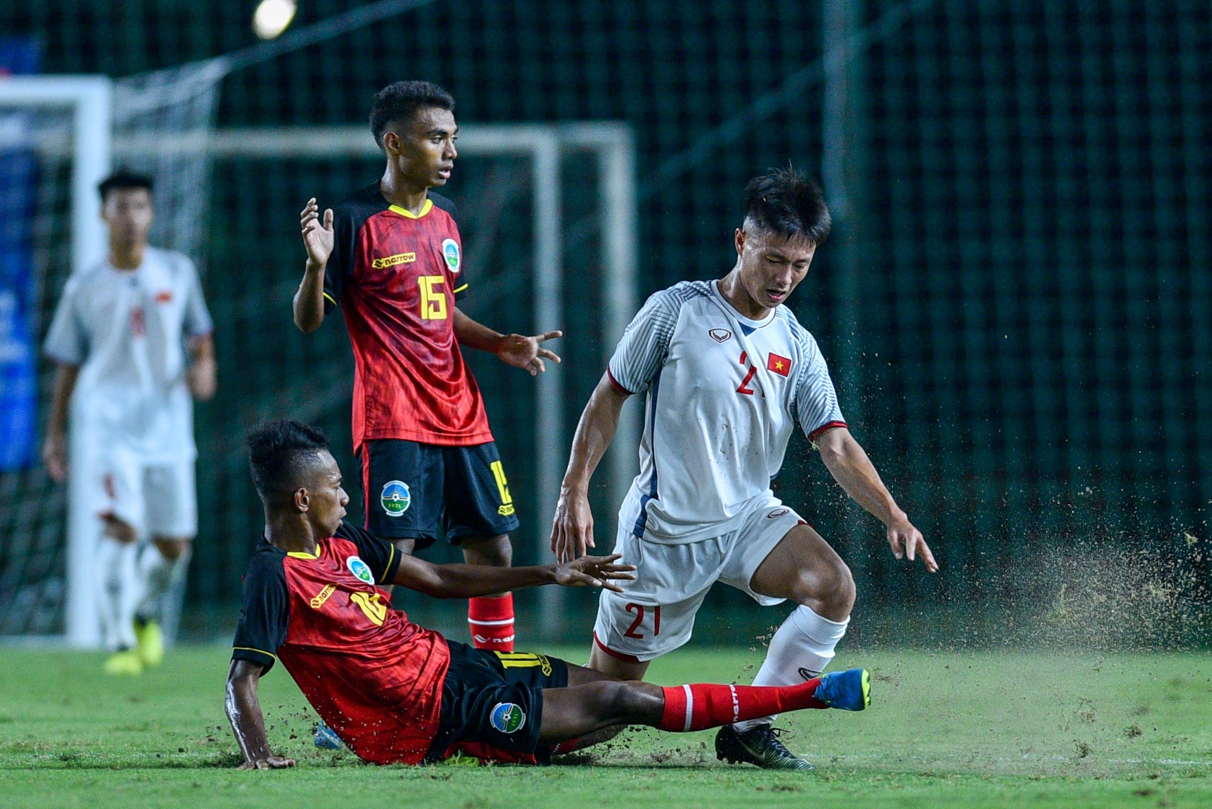 U16 Viet Nam thang tran ra quan anh 5