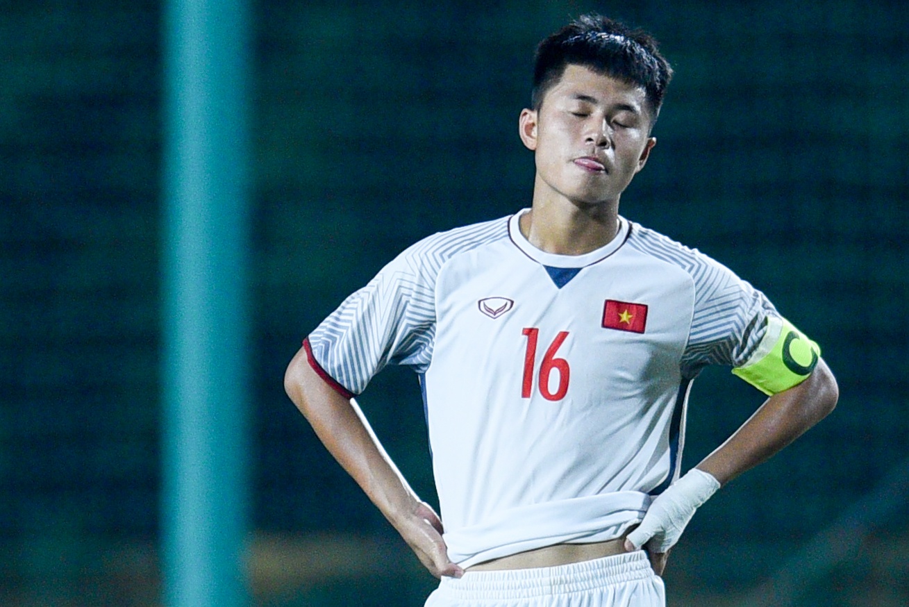 Cau thu U16 Viet Nam guc xuong san sau tran thua Australia hinh anh