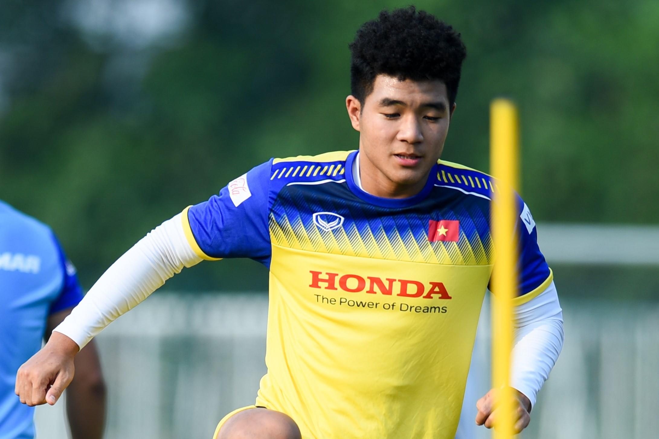 Duc Chinh tro lai tap luyen cung U22 Viet Nam hinh anh