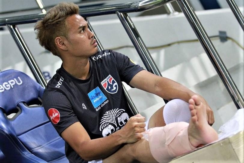 Them tru cot Thai Lan chan thuong truoc tran gap UAE hinh anh