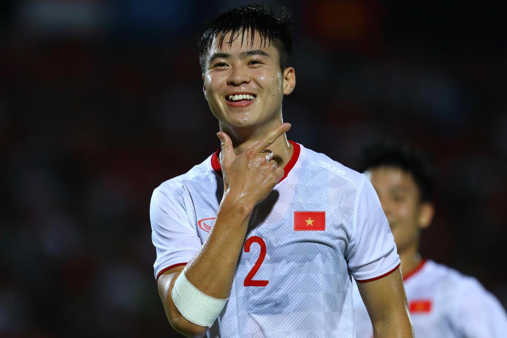 Duy Manh chiem song mang xa hoi sau ban thang vao luoi Indonesia hinh anh