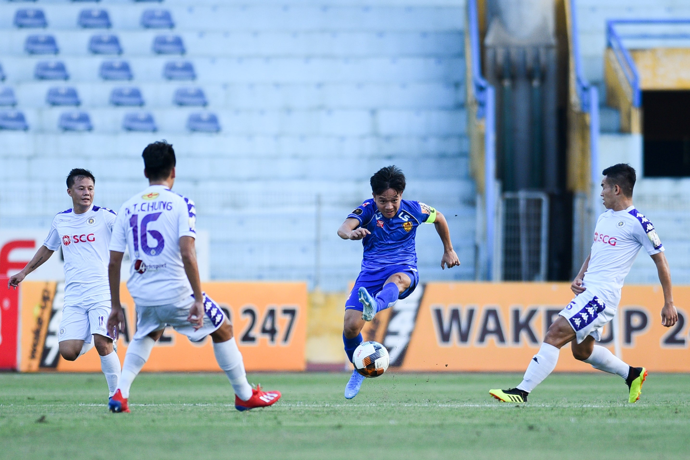 Ha Noi dau voi Quang Nam anh 6