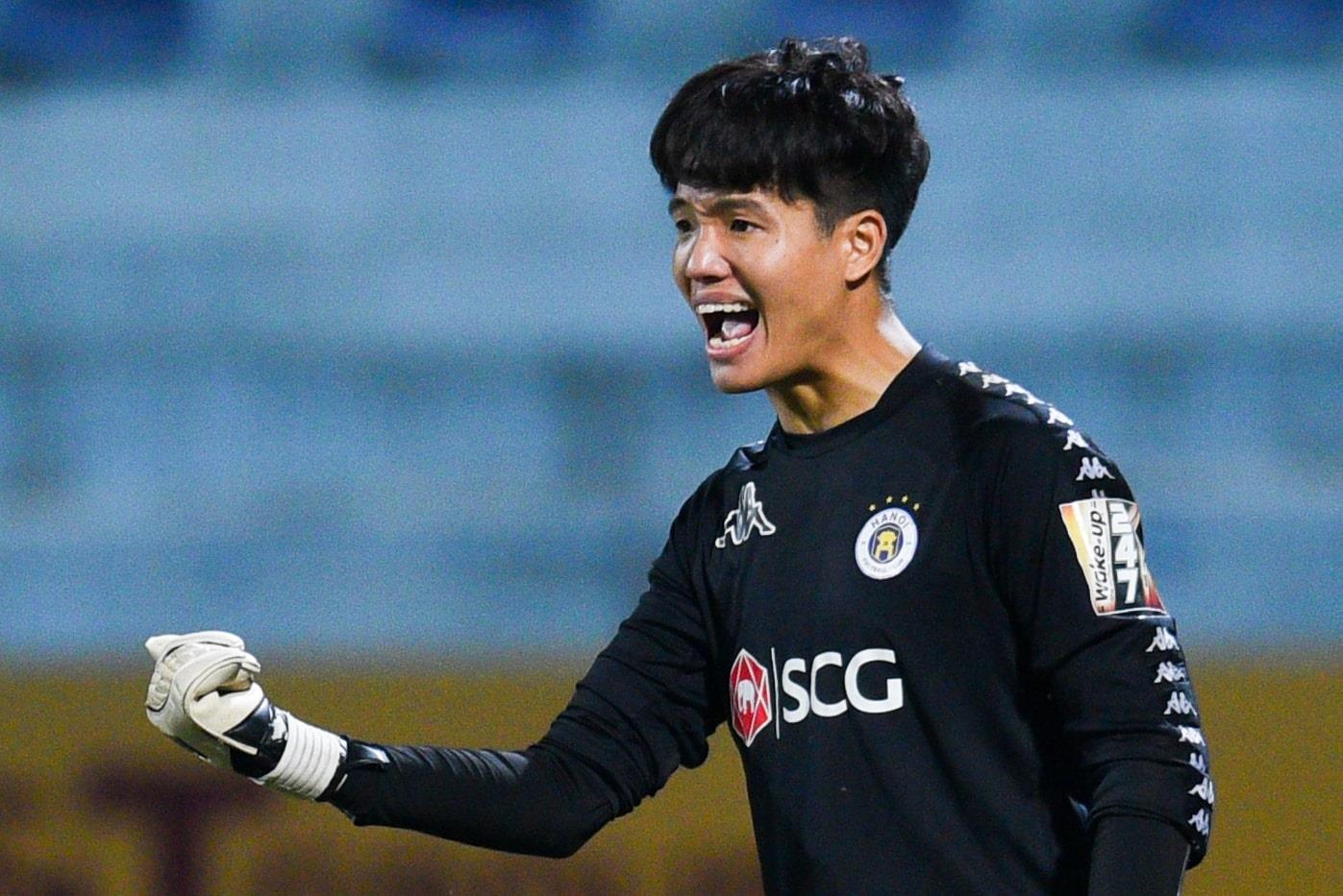 Phi Minh Long lien tuc can pha o tran dau tien ra san mua nay hinh anh