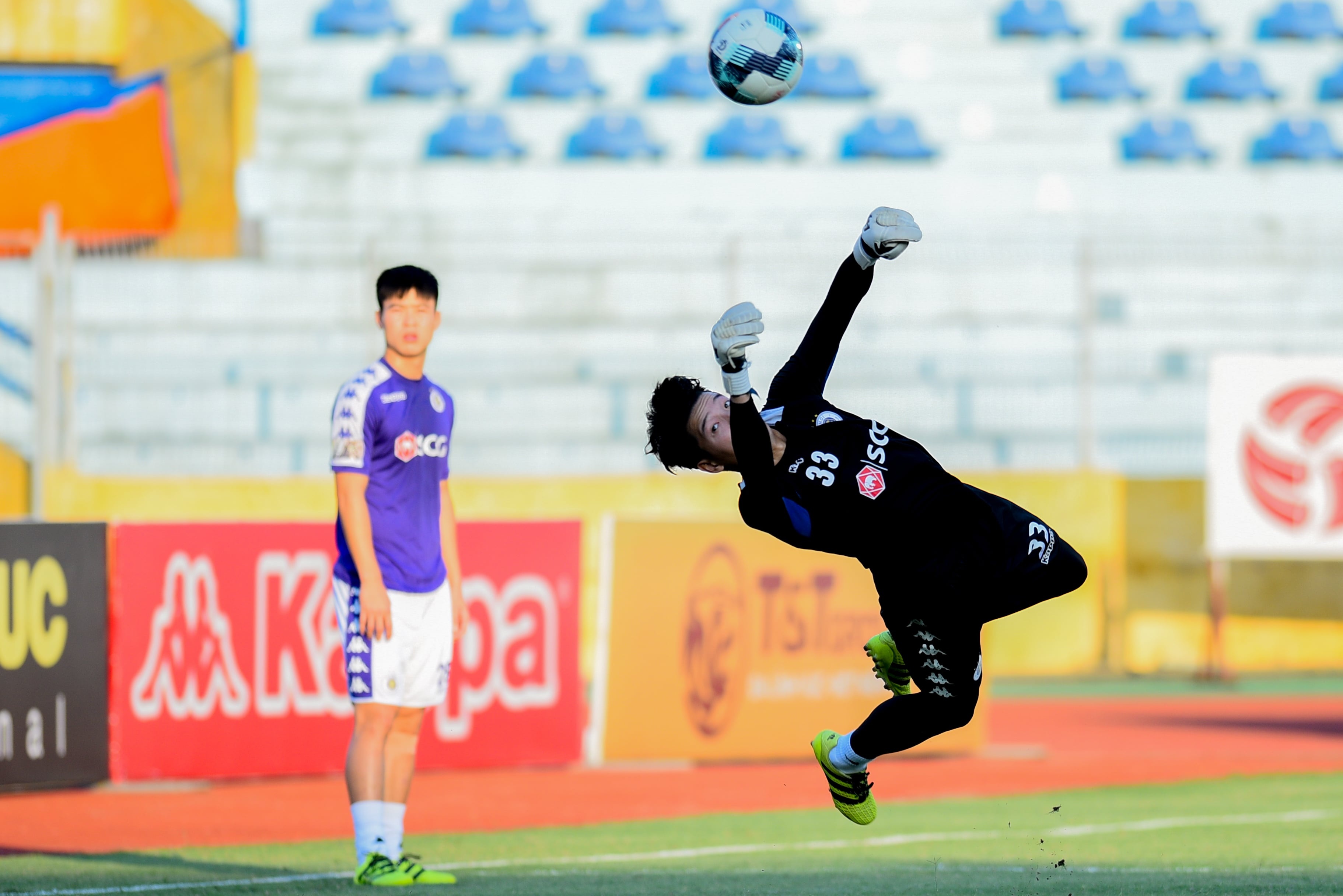 Ha Noi dau voi Quang Nam anh 1