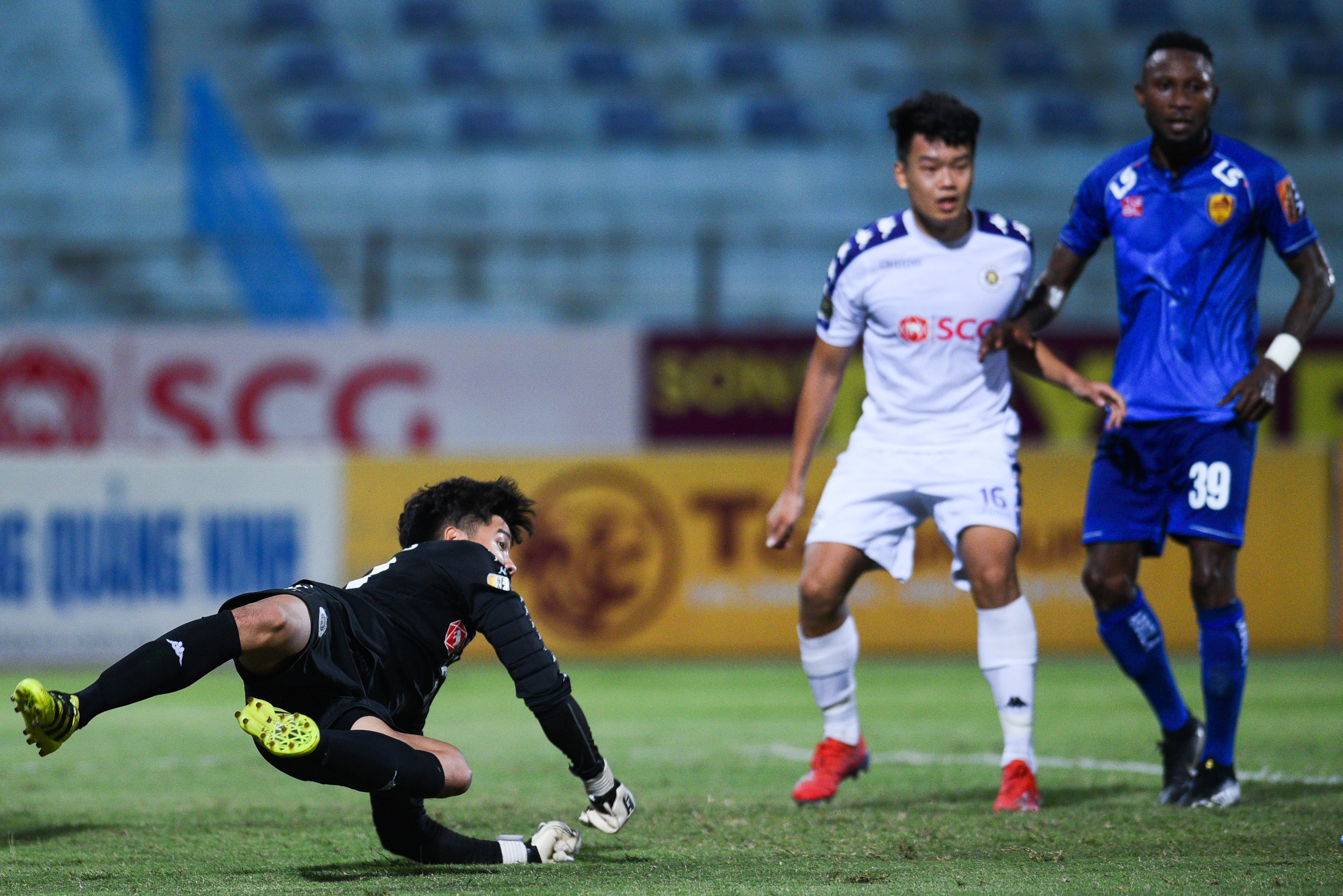 Ha Noi dau voi Quang Nam anh 3