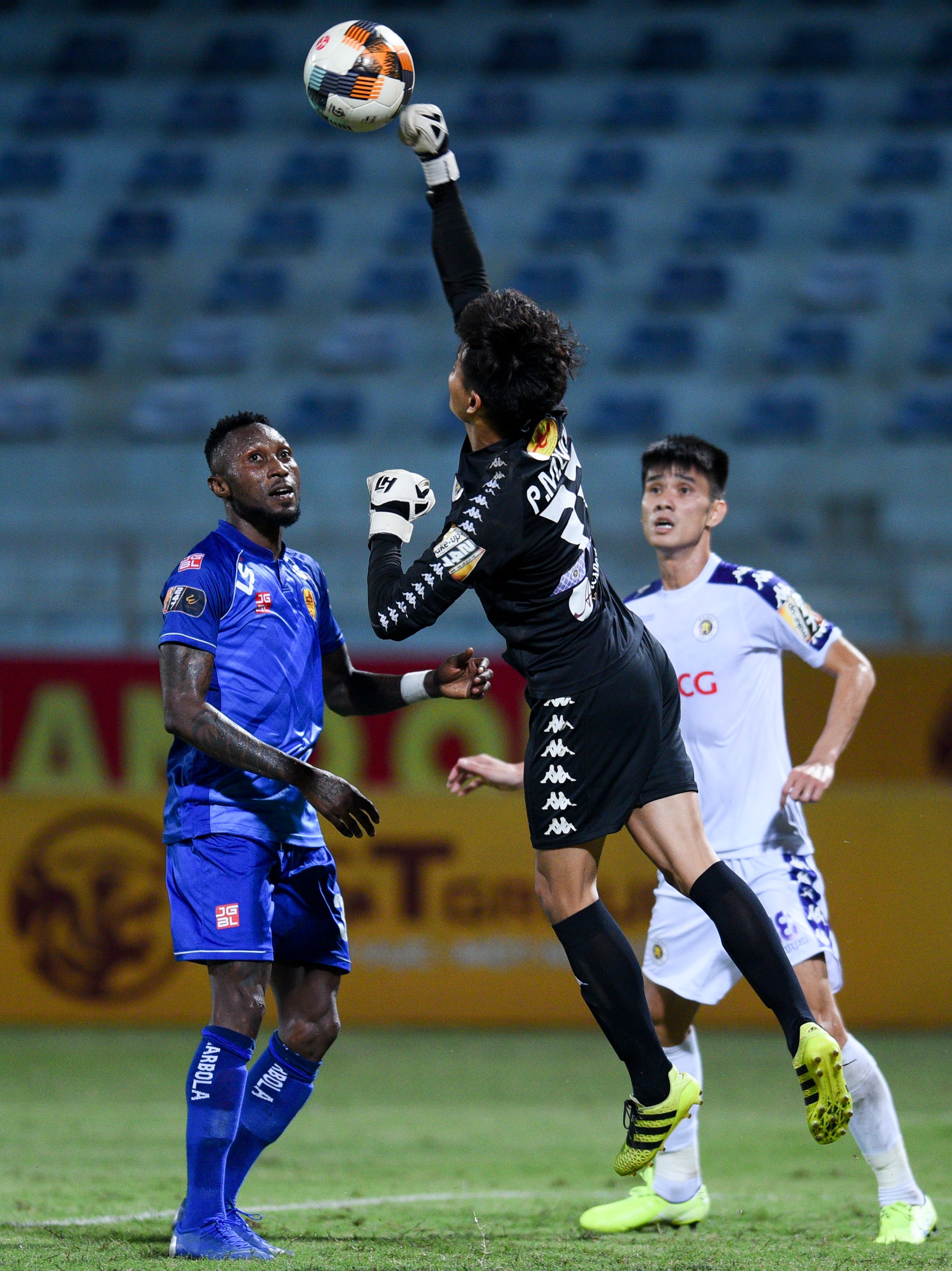 Ha Noi dau voi Quang Nam anh 10