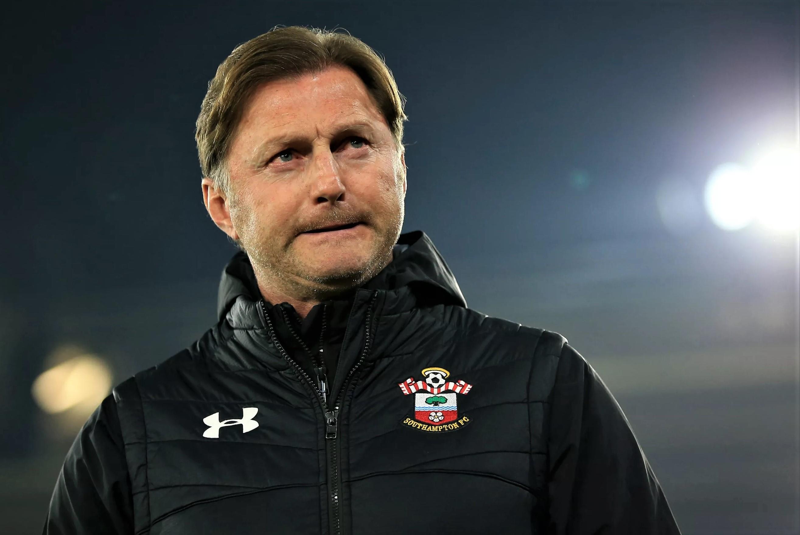 Southampton san sang sa thai HLV sau tran thua lich su hinh anh